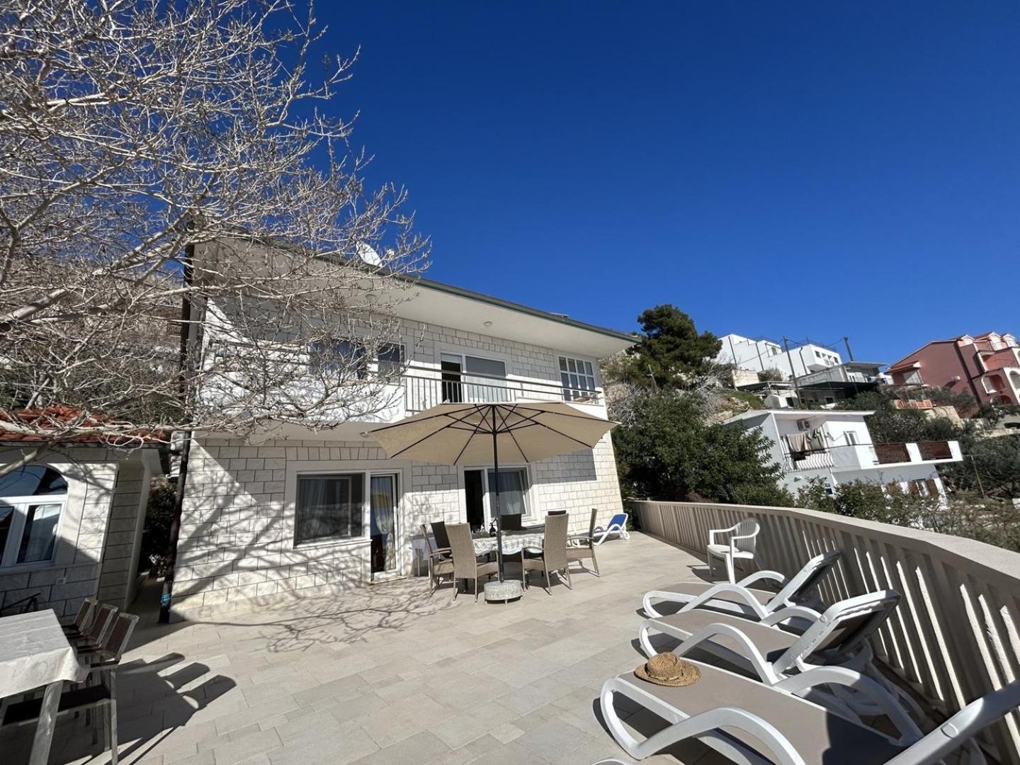 Azure Apartments By The Sea Near City Omis Exterior photo